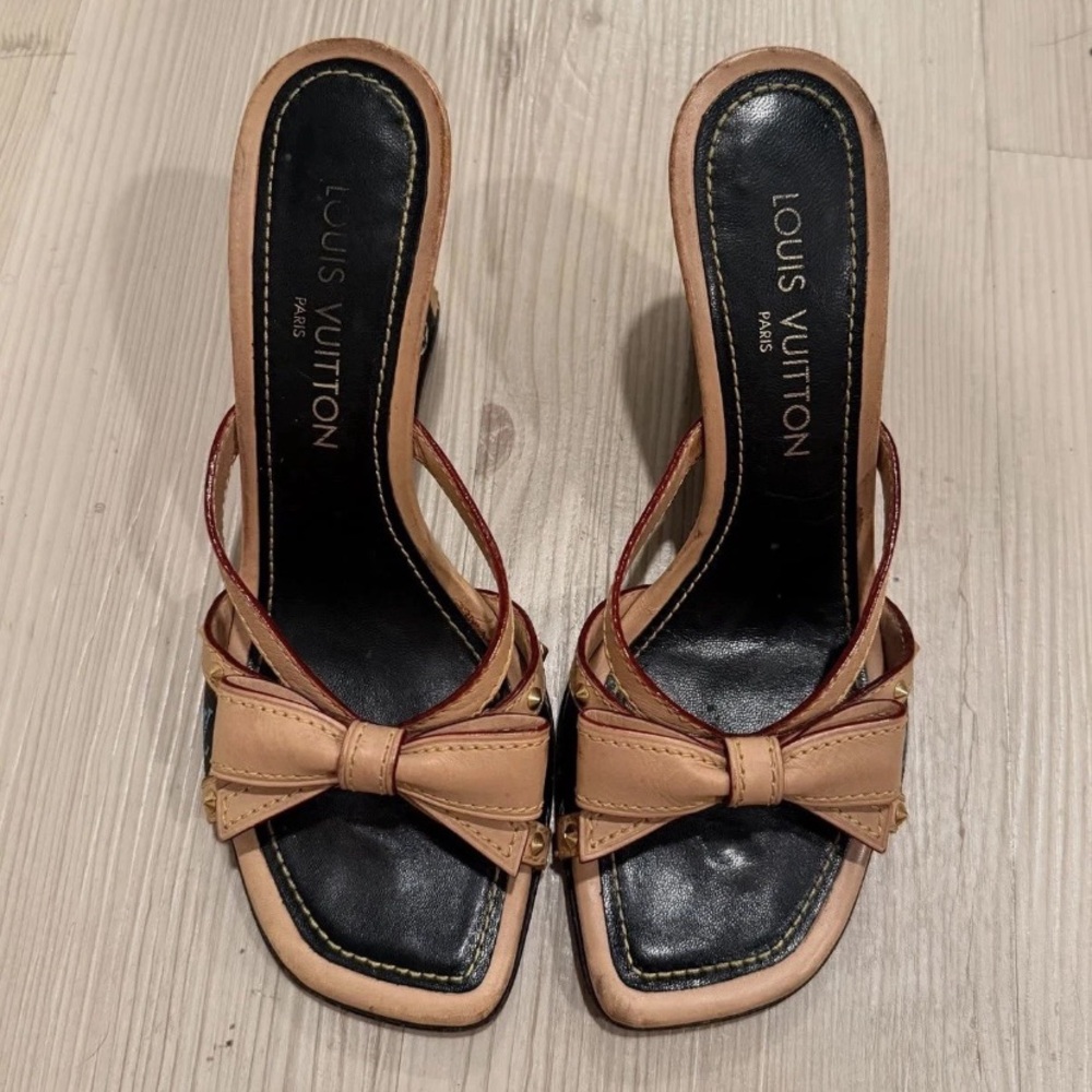 ON HOLD Louis Vuitton Murakami Heels